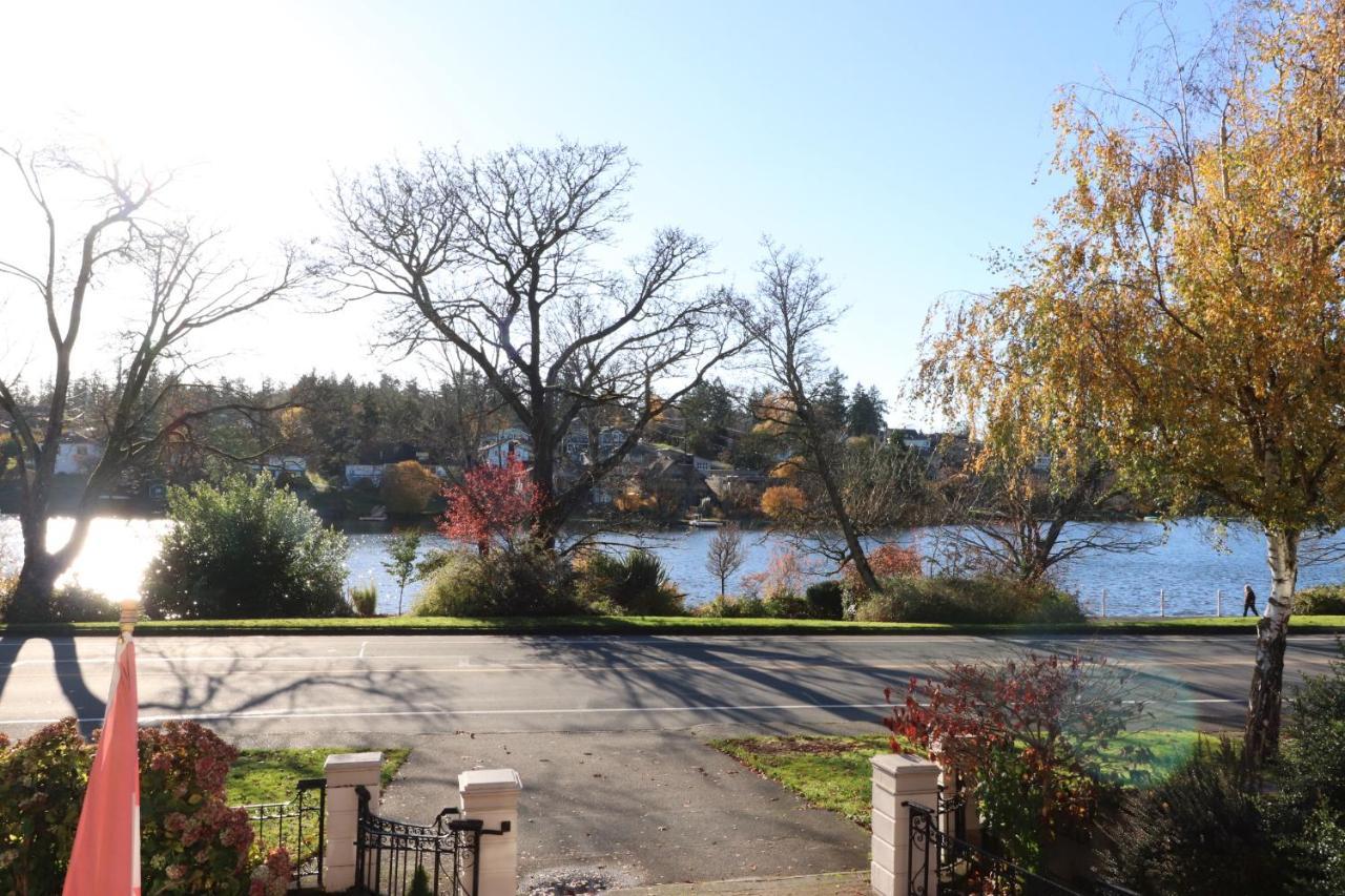 Lipton Place By Elegant Waterfront Esquimalt Экстерьер фото