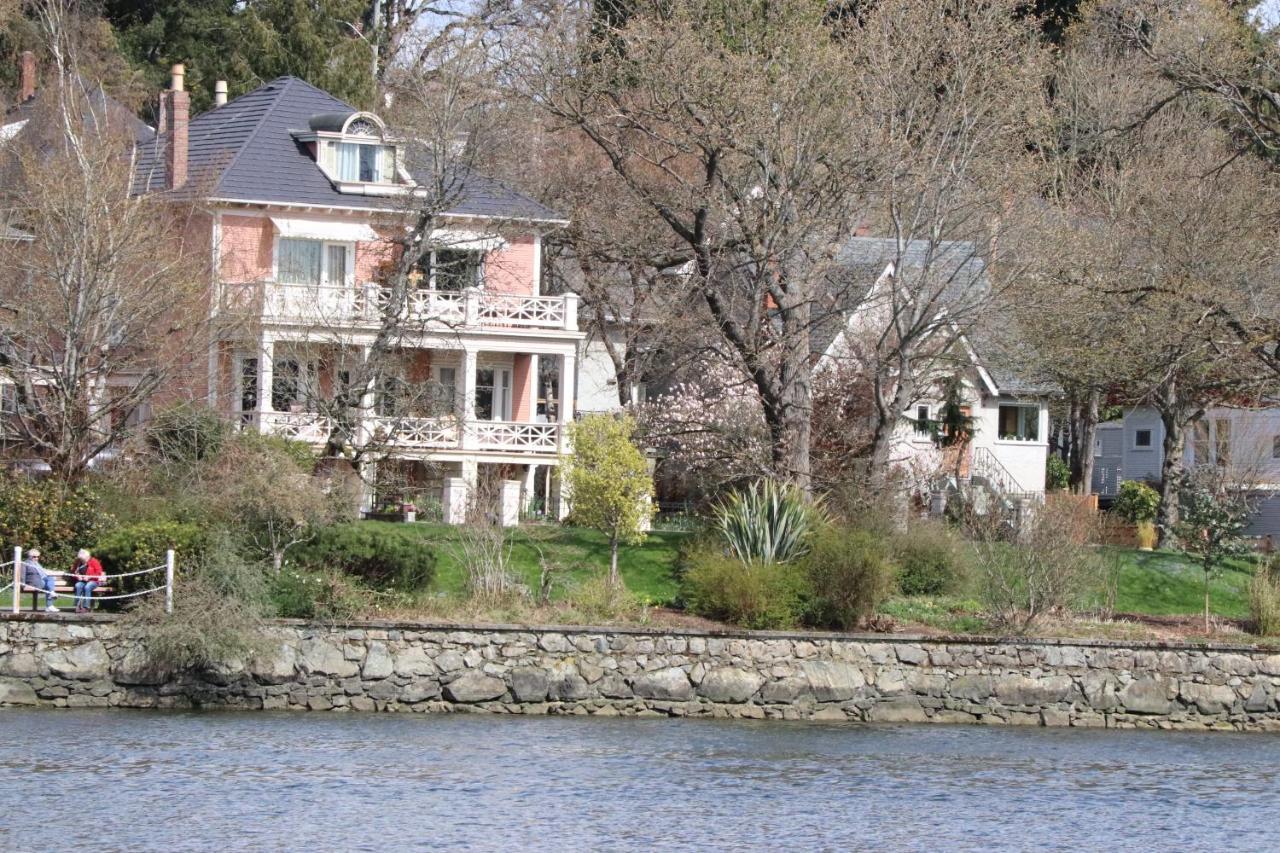 Lipton Place By Elegant Waterfront Esquimalt Экстерьер фото
