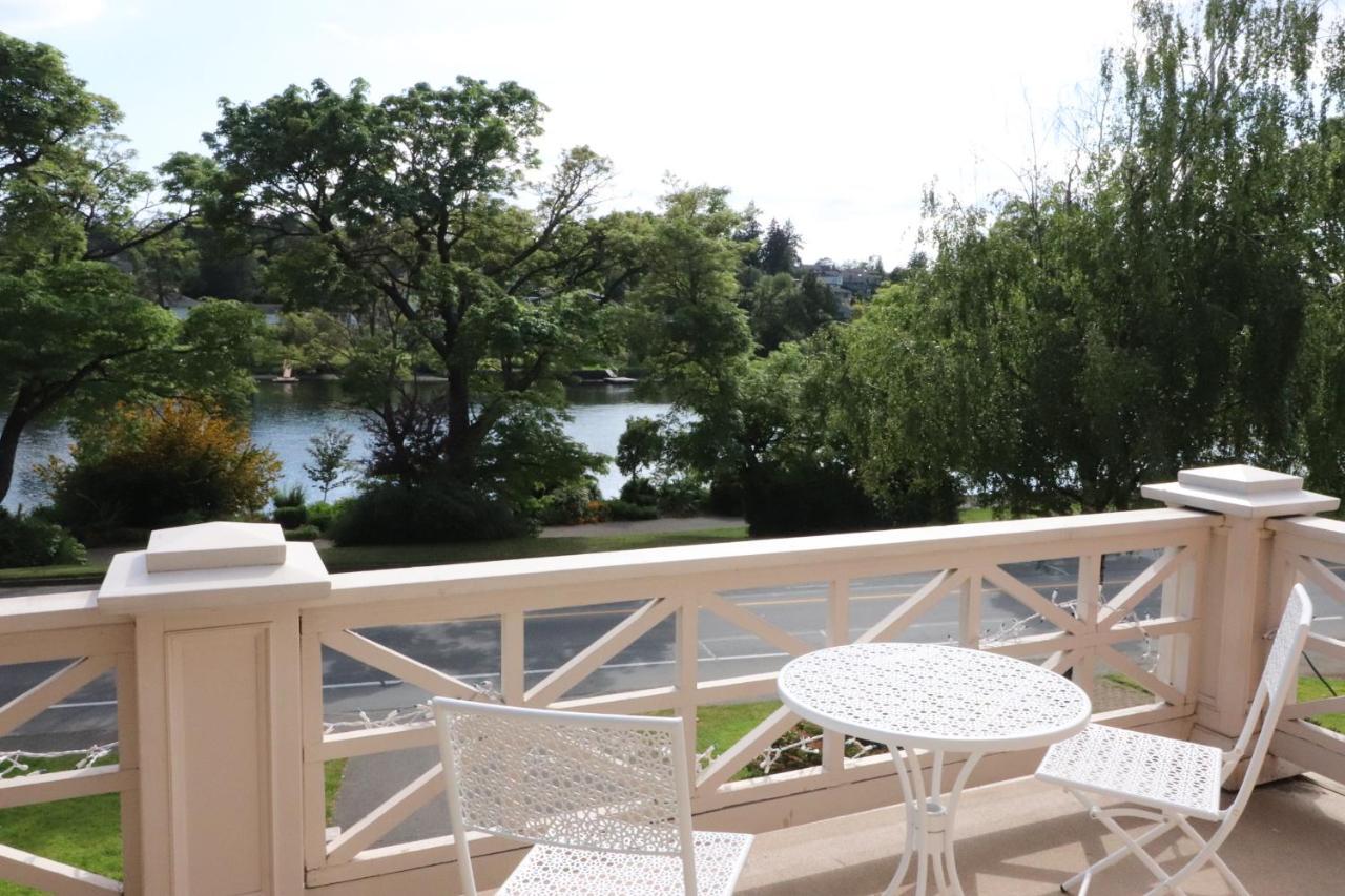 Lipton Place By Elegant Waterfront Esquimalt Экстерьер фото